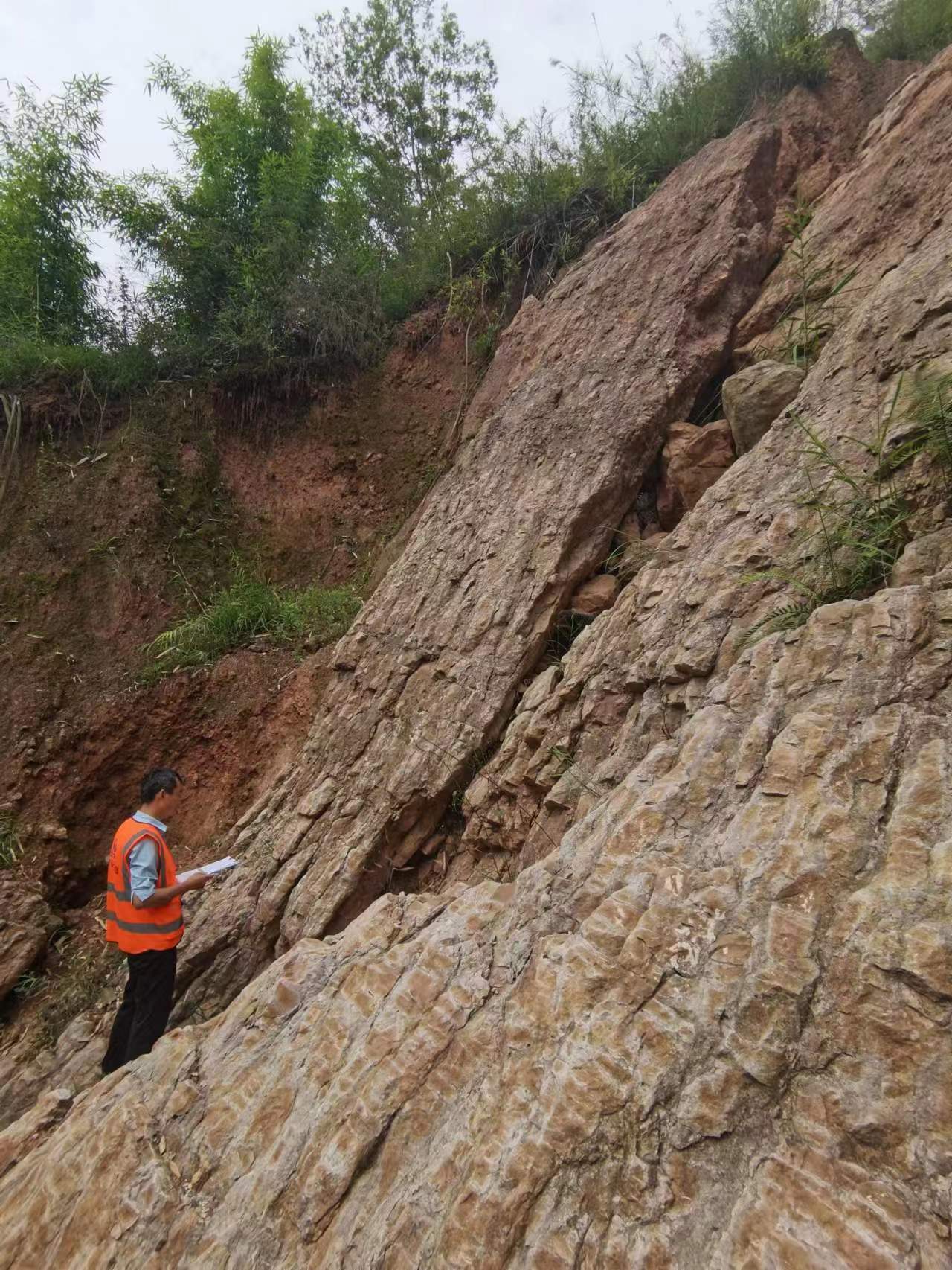 重任在肩，佳节亦然，顺利完成芦山、宝兴震后首轮次生灾害应急排查！